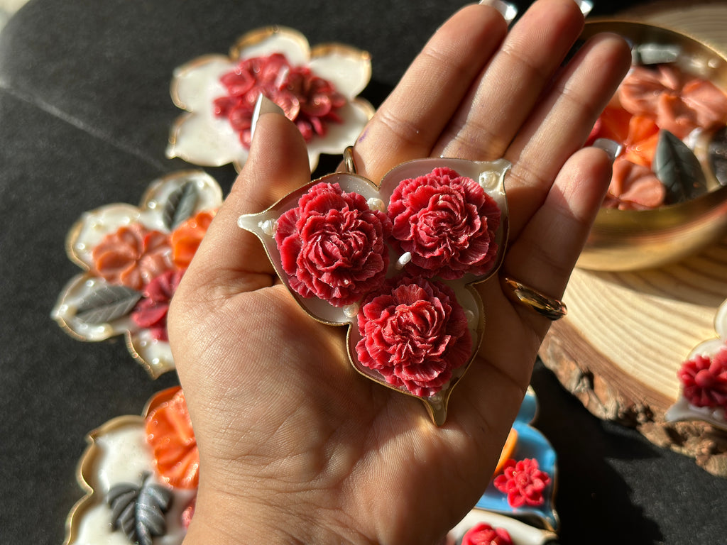 Ivory blossoms candle