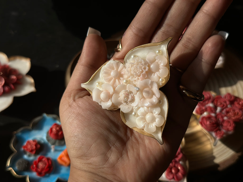 Handcrafted Floral Soy Wax Candle – Ivory Blossom (2 inch)