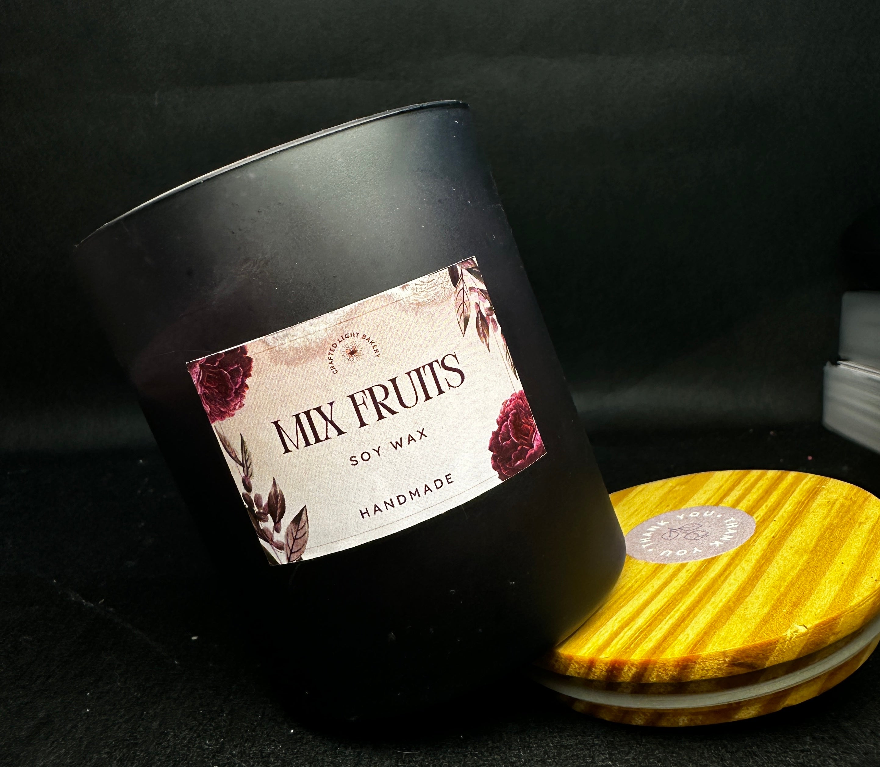 Black mat jar candle with wooden cap