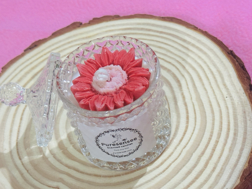 Cristal jar with floral flowers candles